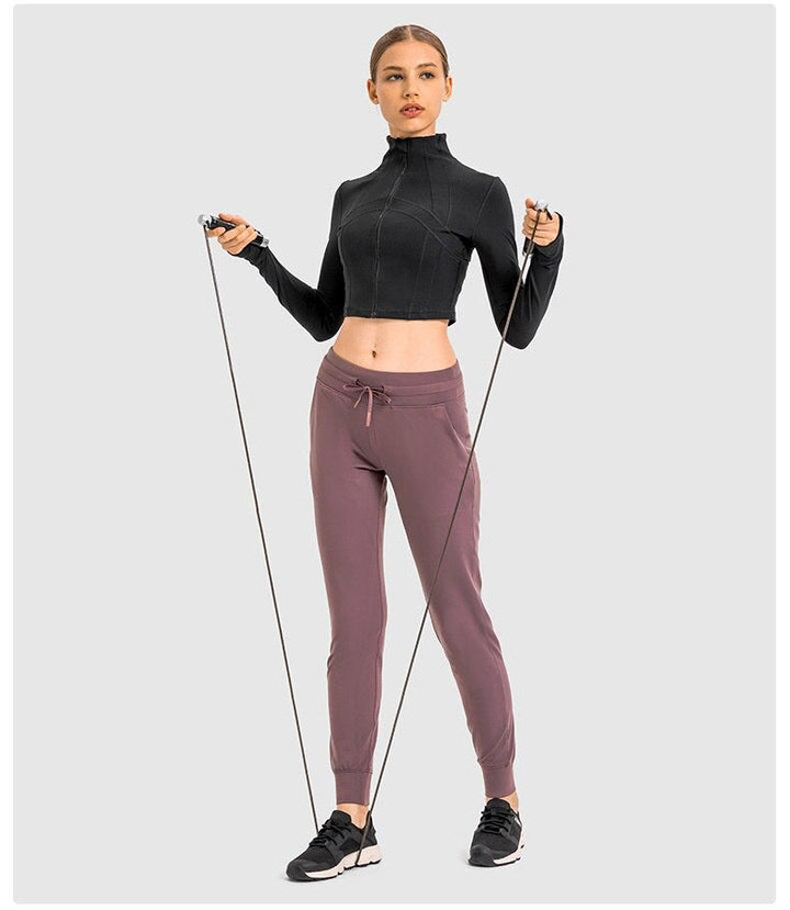 Stylish Zippered Crop Top for Active Runs