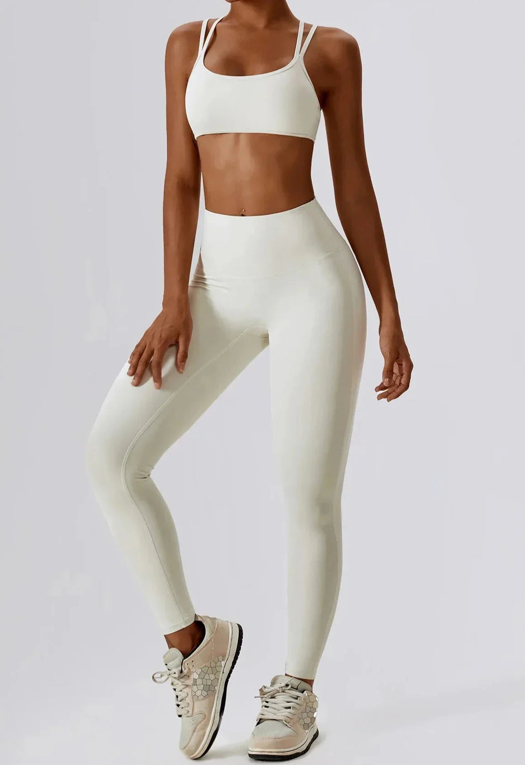 Seamless Athletic Gym Set with Flowing Brim - Stylish Leggings & Top Duo