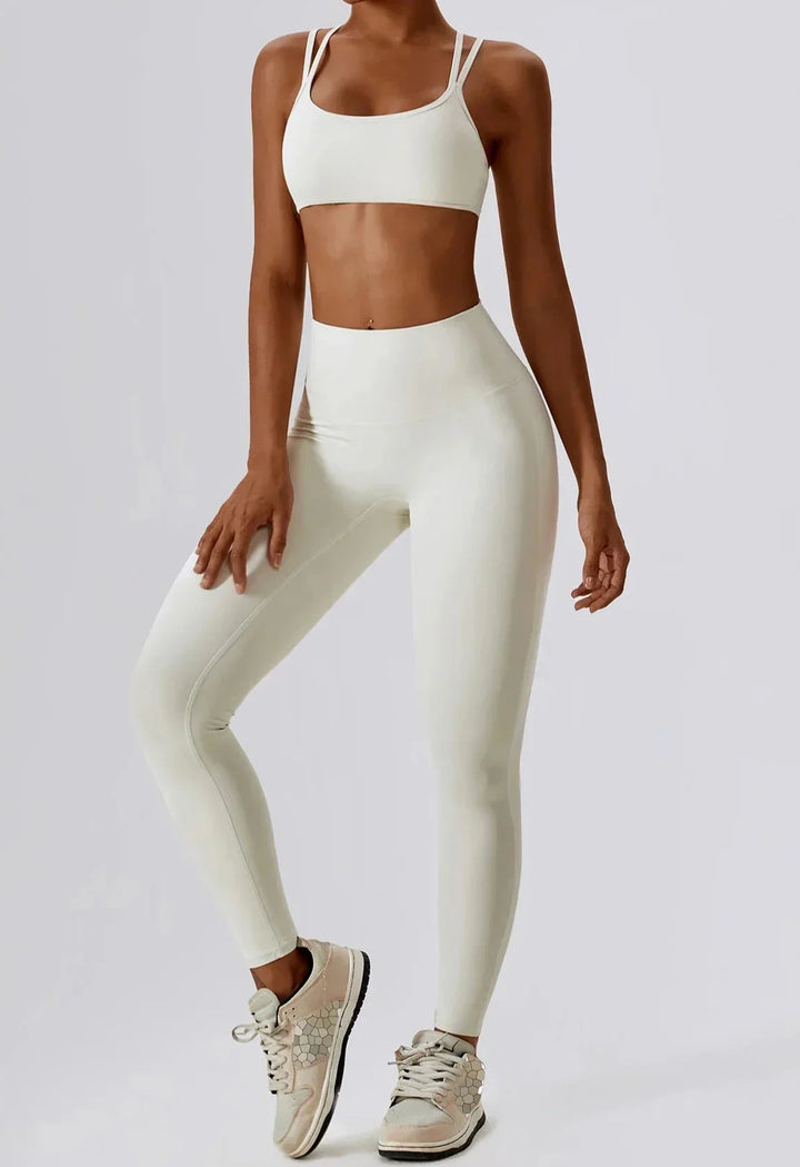 Seamless Athletic Gym Set with Flowing Brim - Stylish Leggings & Top Duo