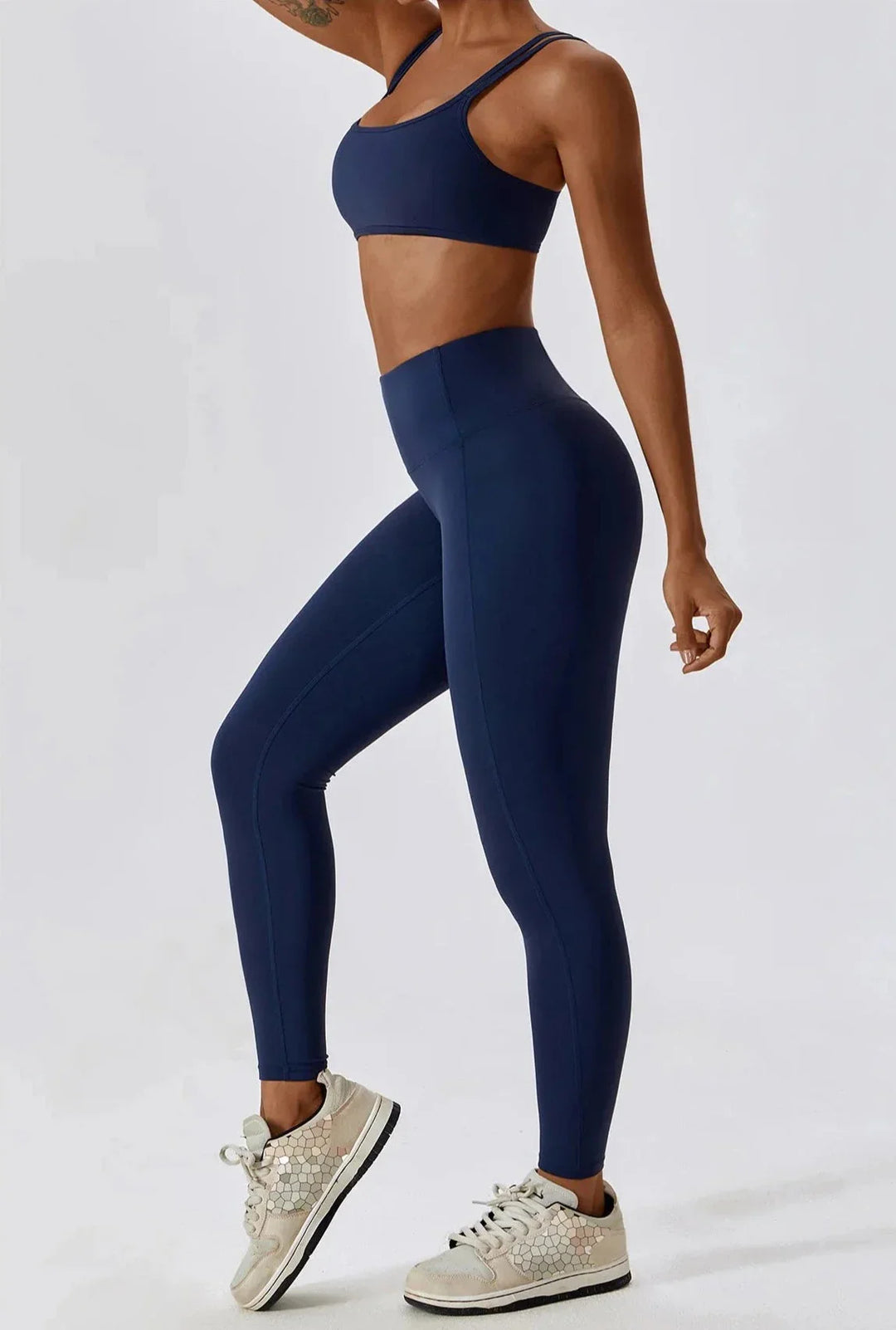 Seamless Athletic Gym Set with Flowing Brim - Stylish Leggings & Top Duo