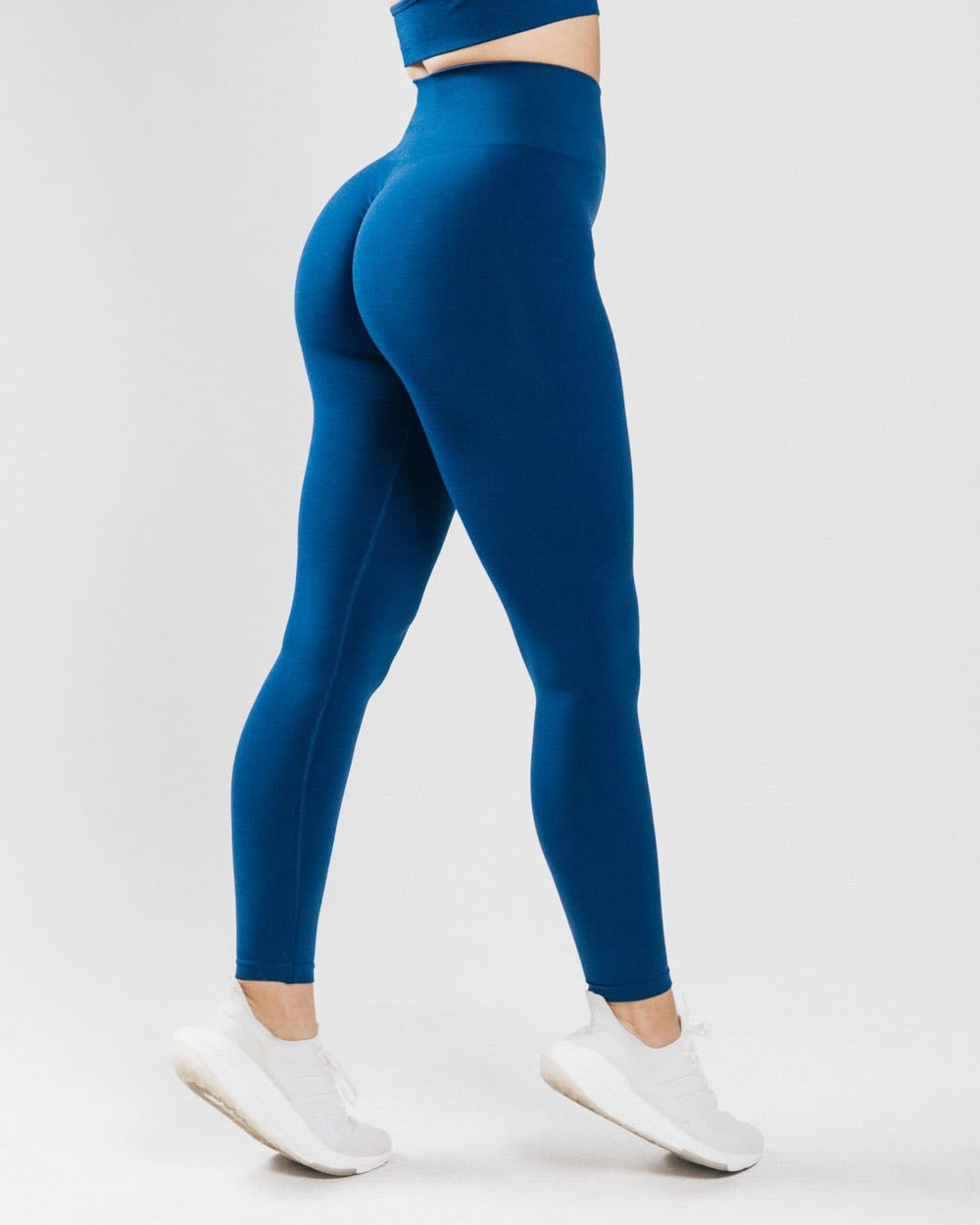 Dynamic Performance Yoga Pants for Athletes