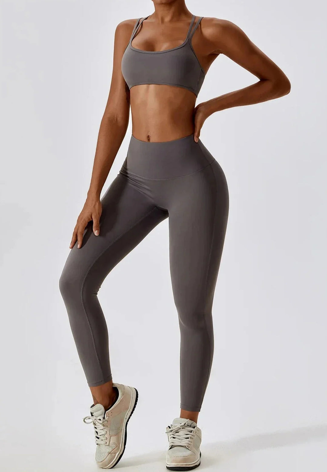 Seamless Athletic Gym Set with Flowing Brim - Stylish Leggings & Top Duo