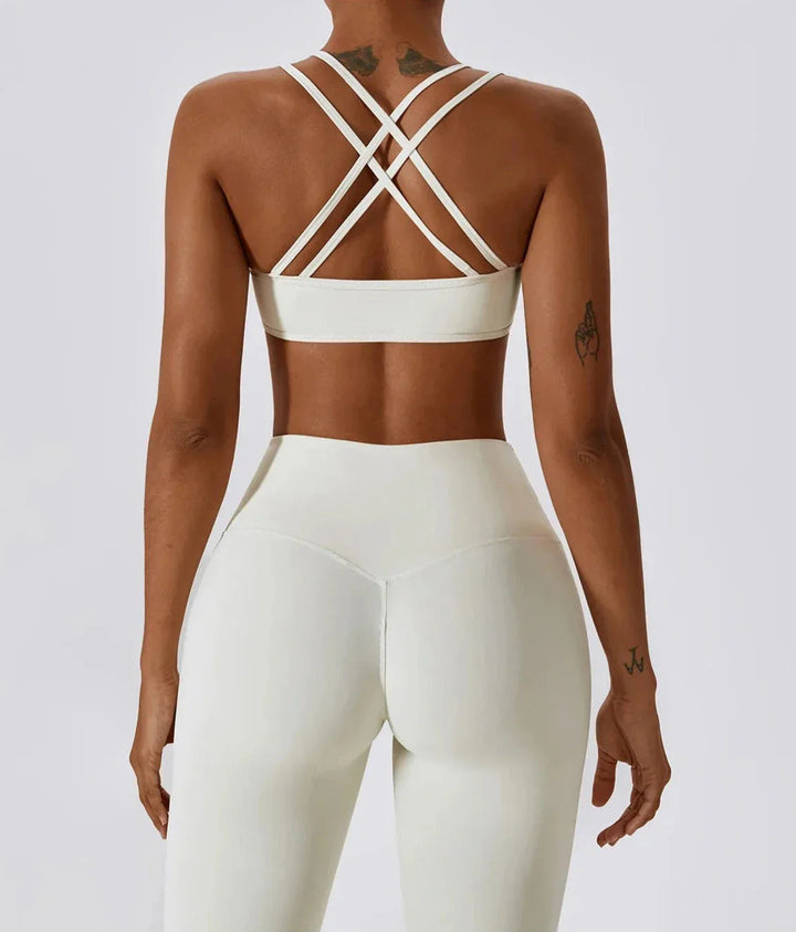 Seamless Athletic Gym Set with Flowing Brim - Stylish Leggings & Top Duo