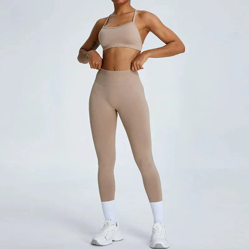 Sleek and Seamless Form-Fitting Leggings