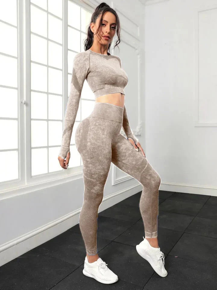 Ultimate Roaring Seamless Workout Set - Stylish Leggings and Top Combo