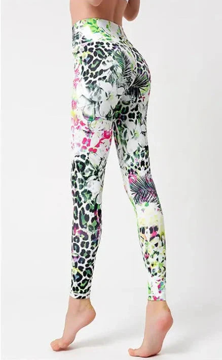 Exciting Graphical Design Seamless Leggings