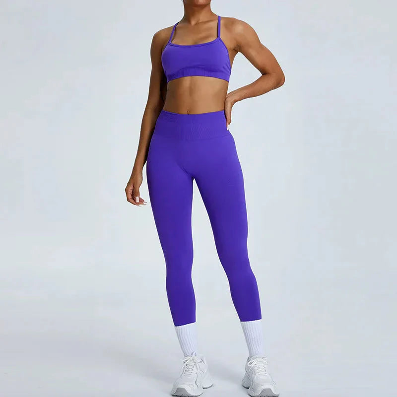 Sleek and Seamless Form-Fitting Leggings