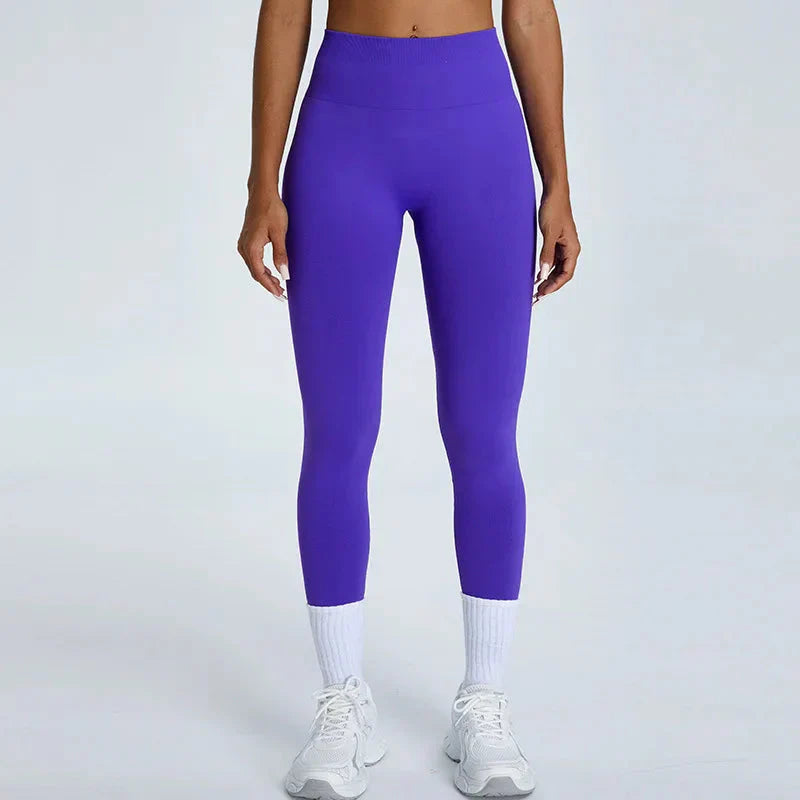 Sleek and Seamless Form-Fitting Leggings