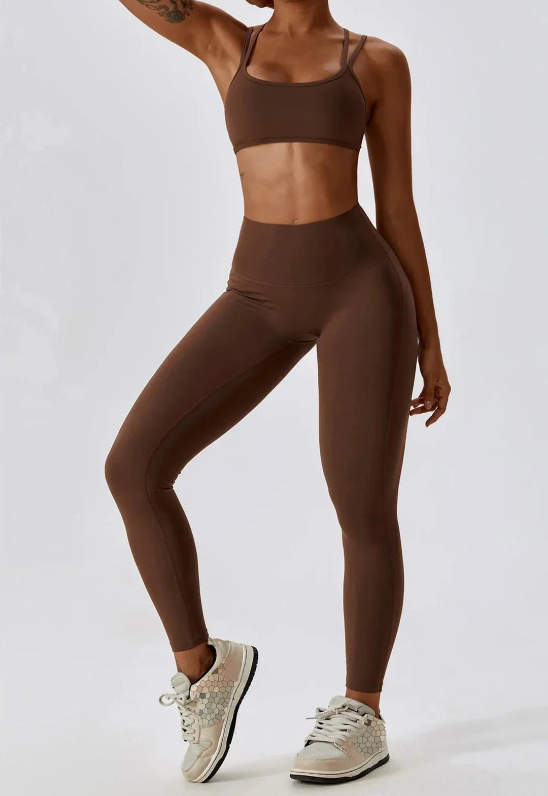 Seamless Athletic Gym Set with Flowing Brim - Stylish Leggings & Top Duo