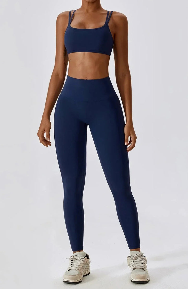 Seamless Athletic Gym Set with Flowing Brim - Stylish Leggings & Top Duo
