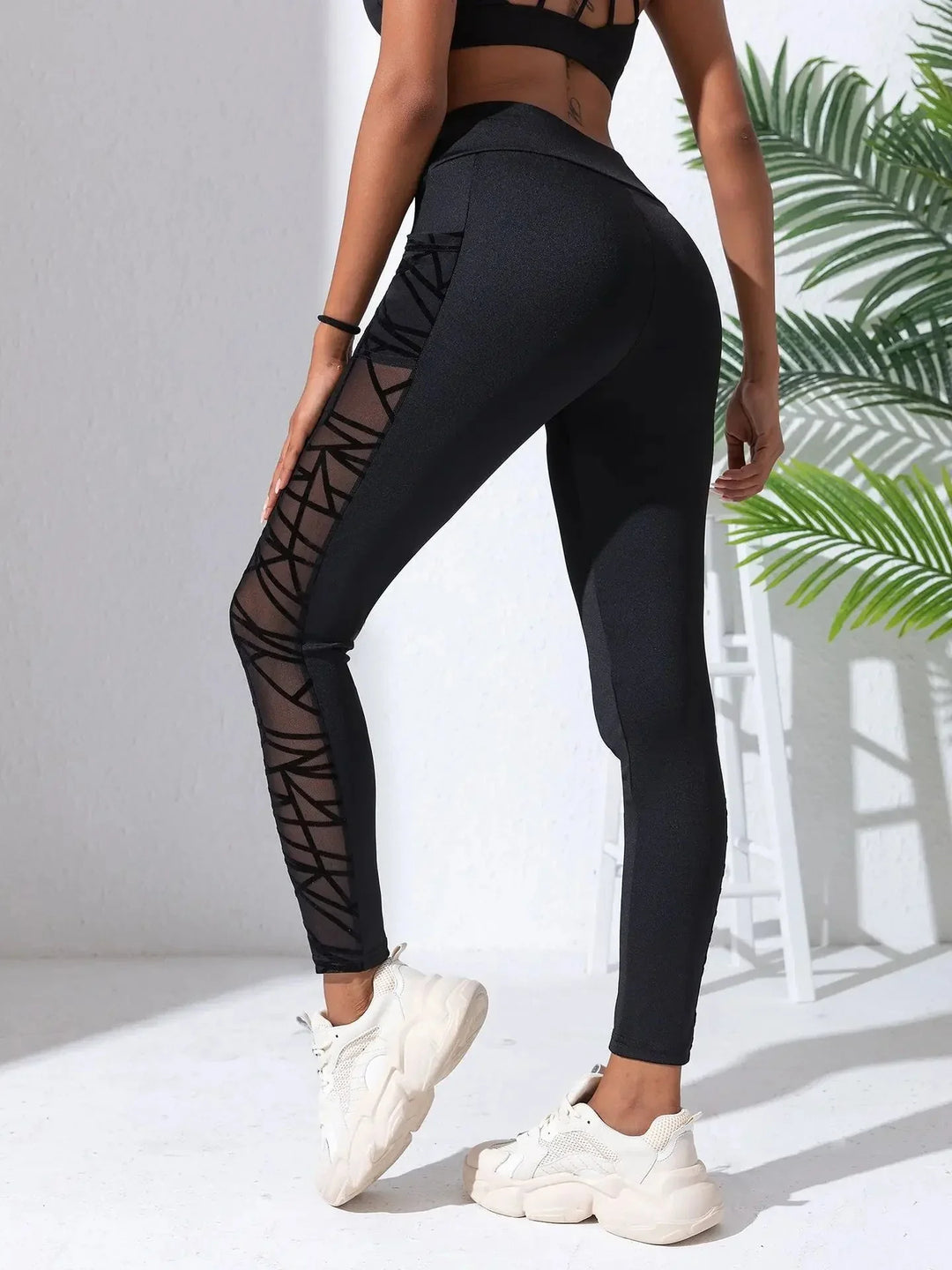Ultimate Comfort Seamless Mesh Leggings for Active Pursuits