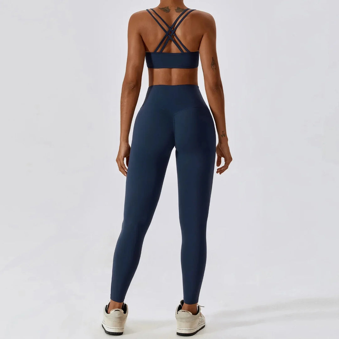 Seamless Athletic Gym Set with Flowing Brim - Stylish Leggings & Top Duo